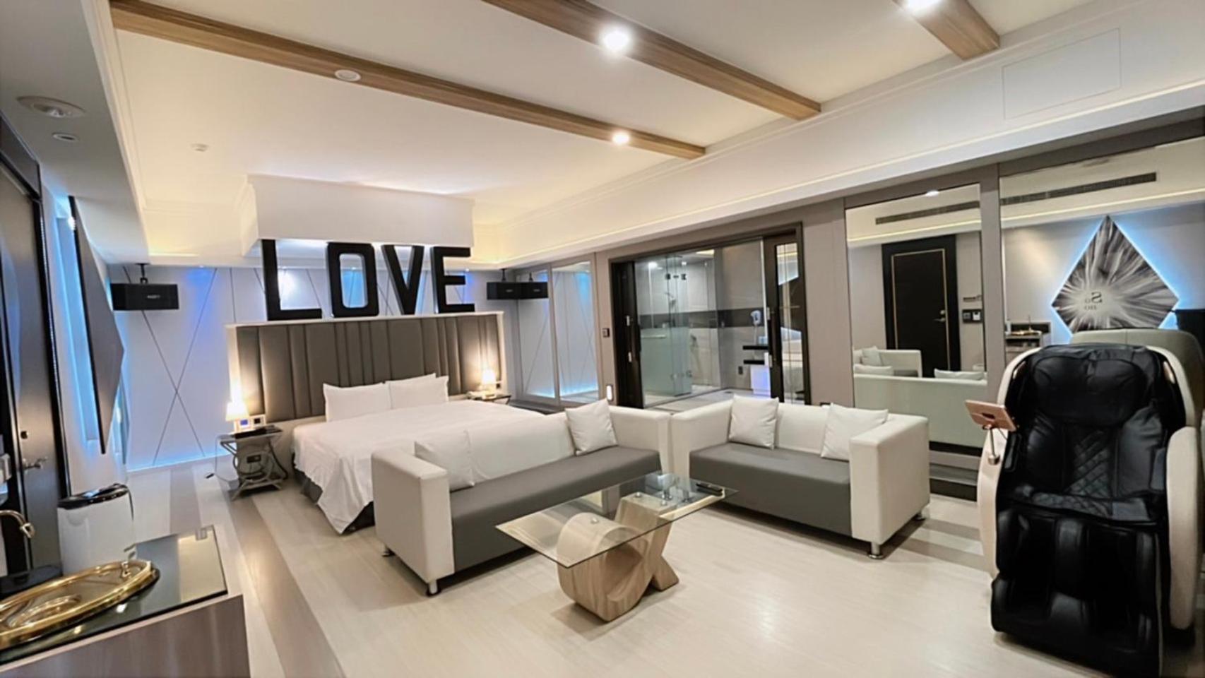 Soho Motel Taoyuan Extérieur photo
