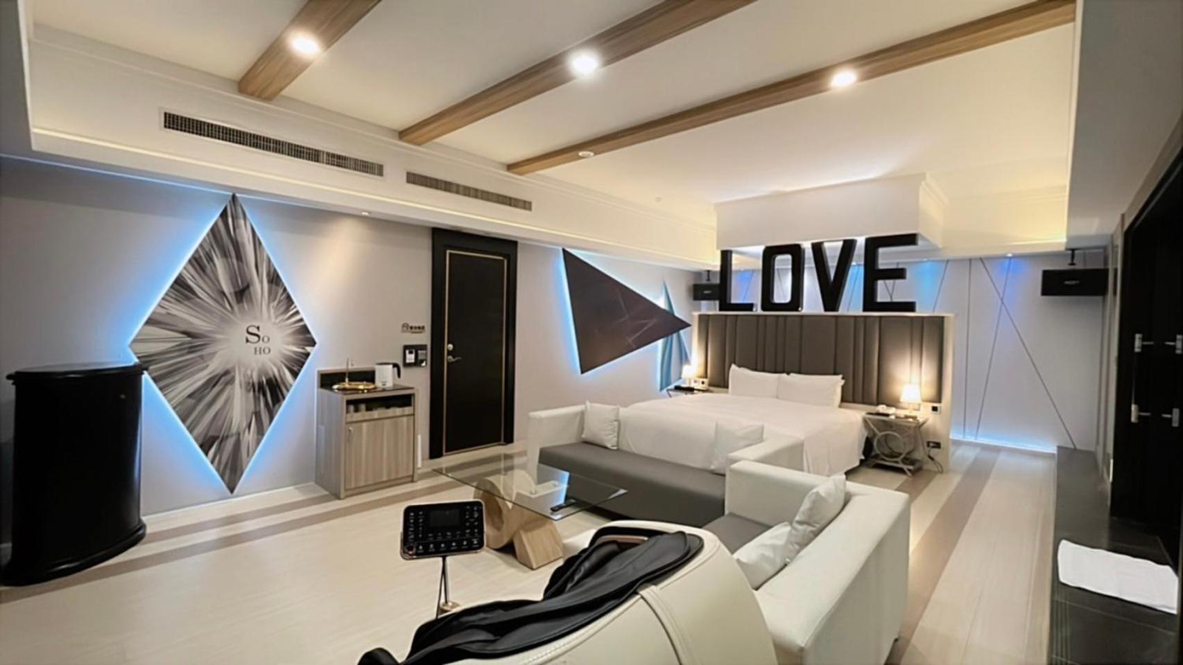 Soho Motel Taoyuan Extérieur photo