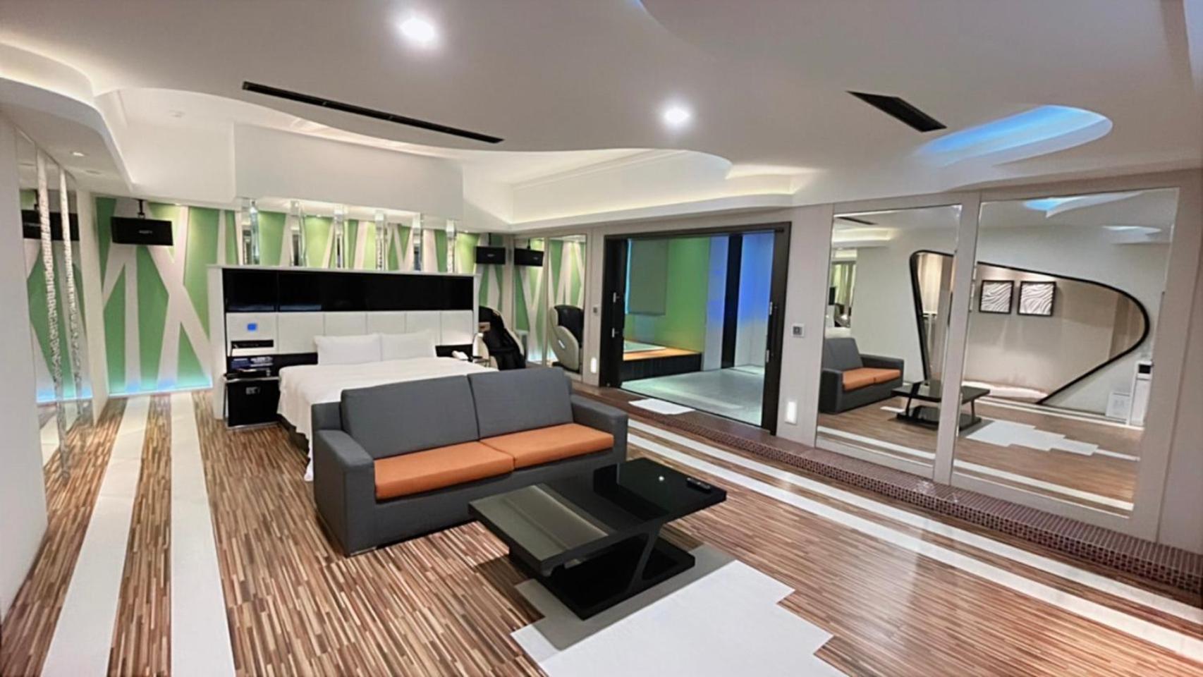 Soho Motel Taoyuan Extérieur photo